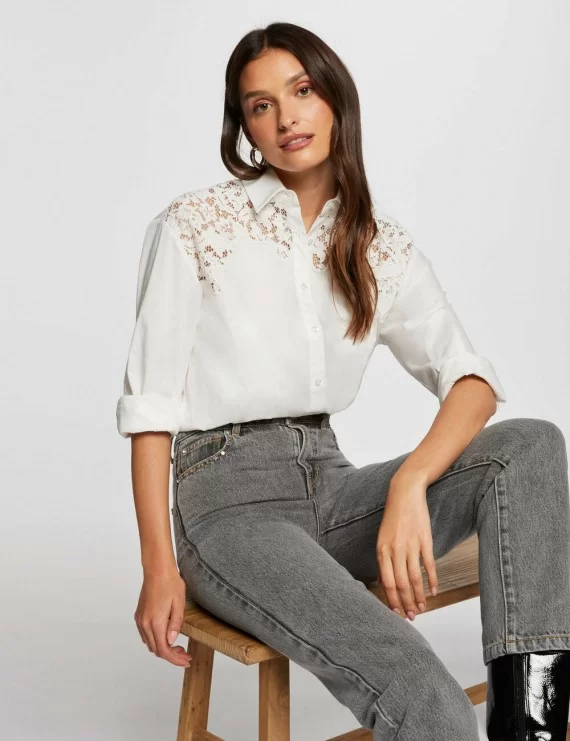 BLUSA COM BORDADOS