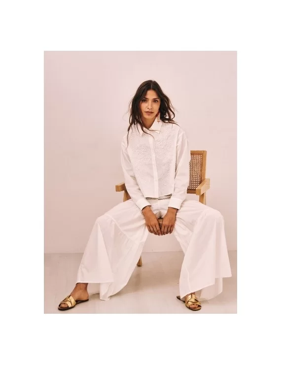 CALÇAS PANTALON COM DETALHE DE BRILHO NA CINTURA