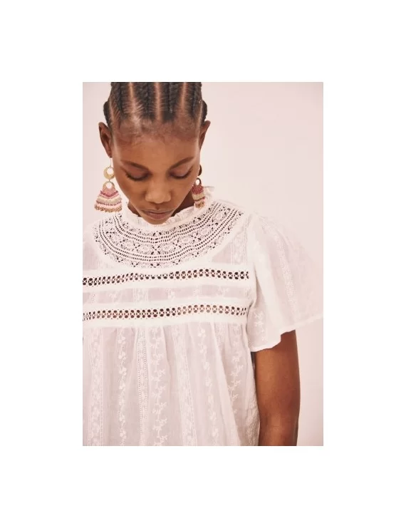 BLUSA COM DETALHES
