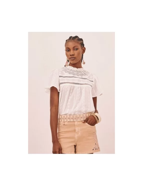BLUSA COM DETALHES