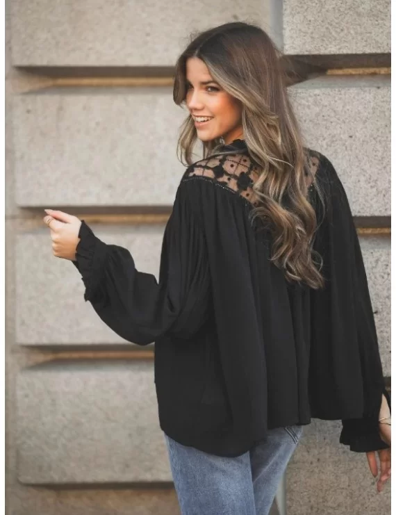 BLUSA RENDADA