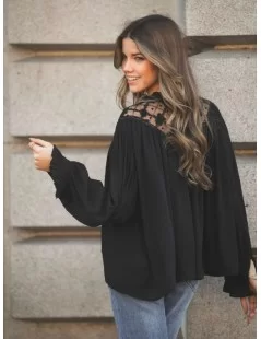 BLUSA RENDADA