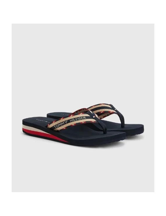 CHINELO COM DETALES DOURADOS