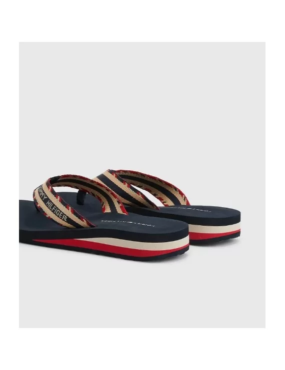 CHINELO COM DETALES DOURADOS