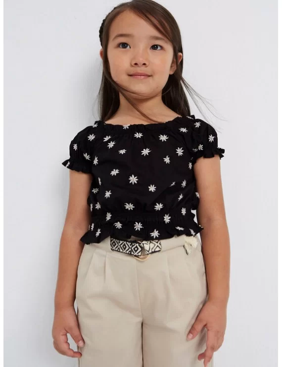 TOP COM FLORES BORDADAS