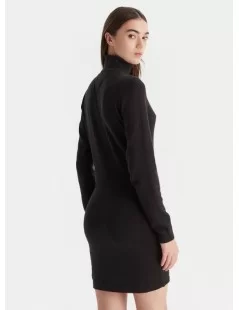 VESTIDO JUSTO DE GOLA ALTA