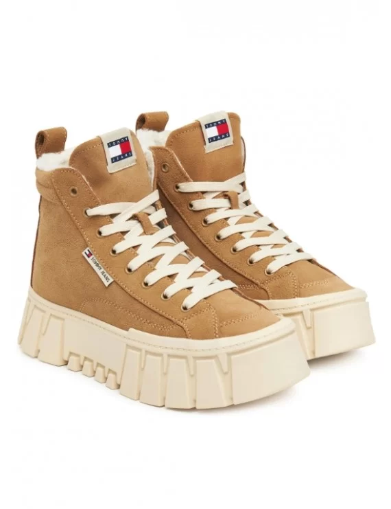 BOTAS DE SOLA ALTA COM PÊLO