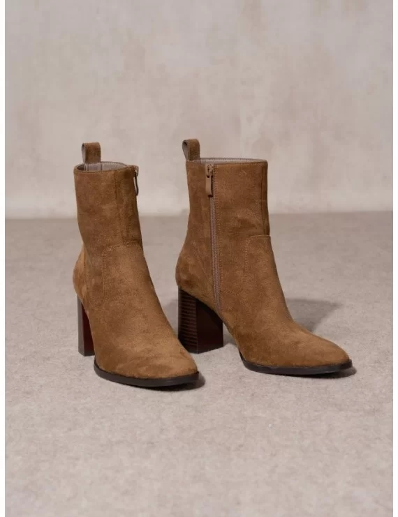 BOTA DE SALTO EM SUEDE