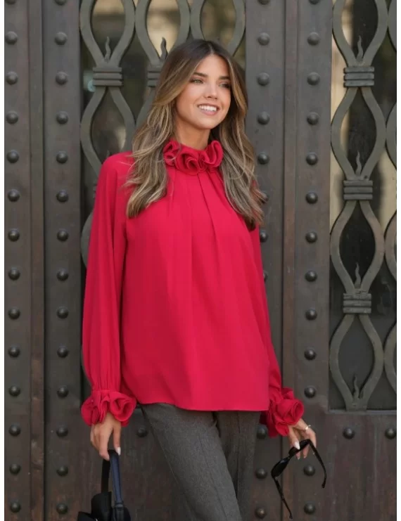 BLUSA COM FOLHOS