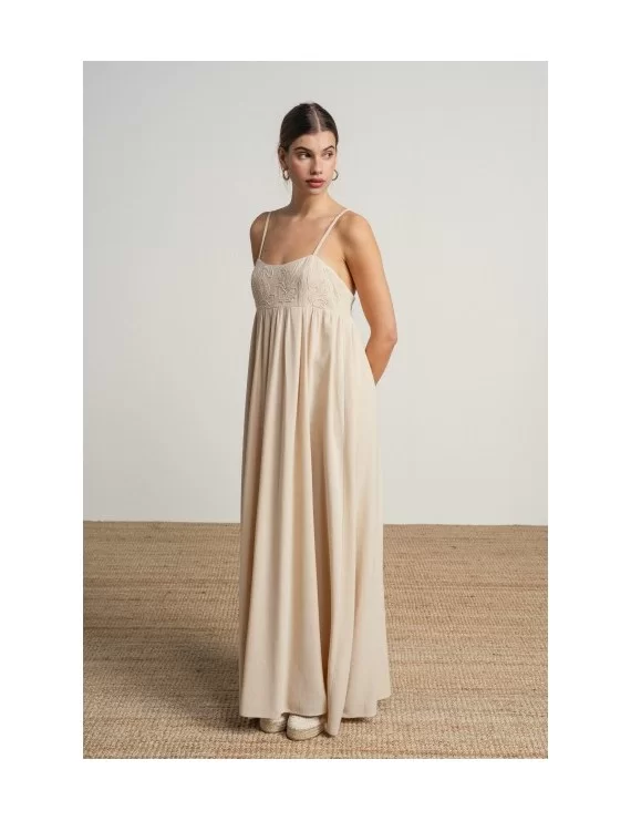 VESTIDO COM BORDADOS