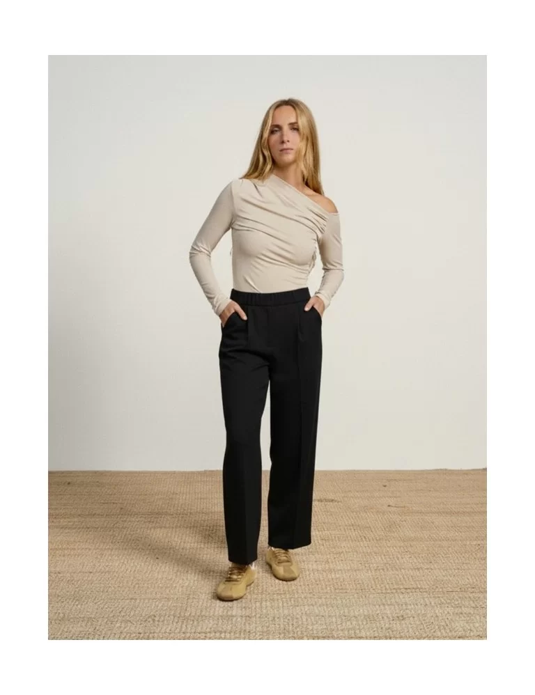 CALÇA RETA DE CINTURA SUBIDA