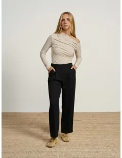 CALÇA RETA DE CINTURA SUBIDA