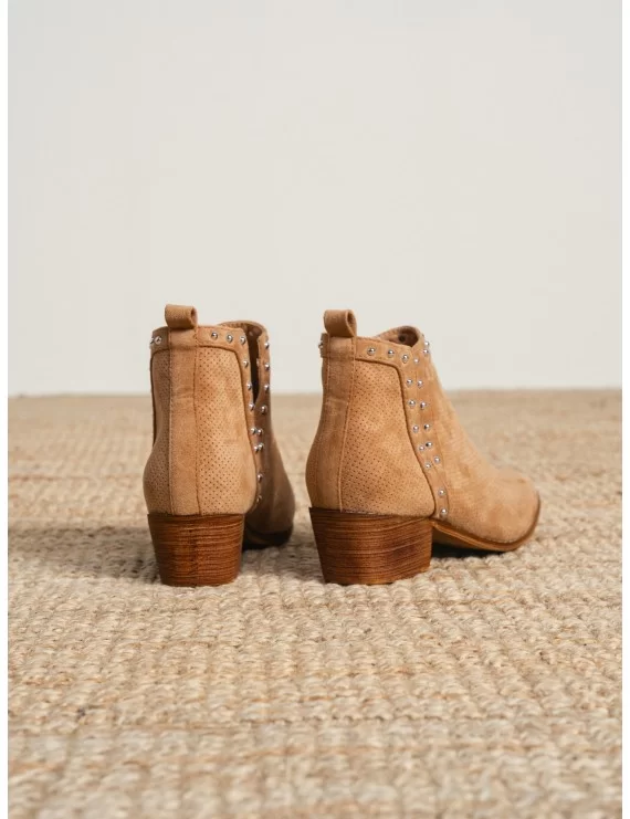 BOTA COM TACHAS