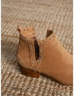 BOTA COM TACHAS
